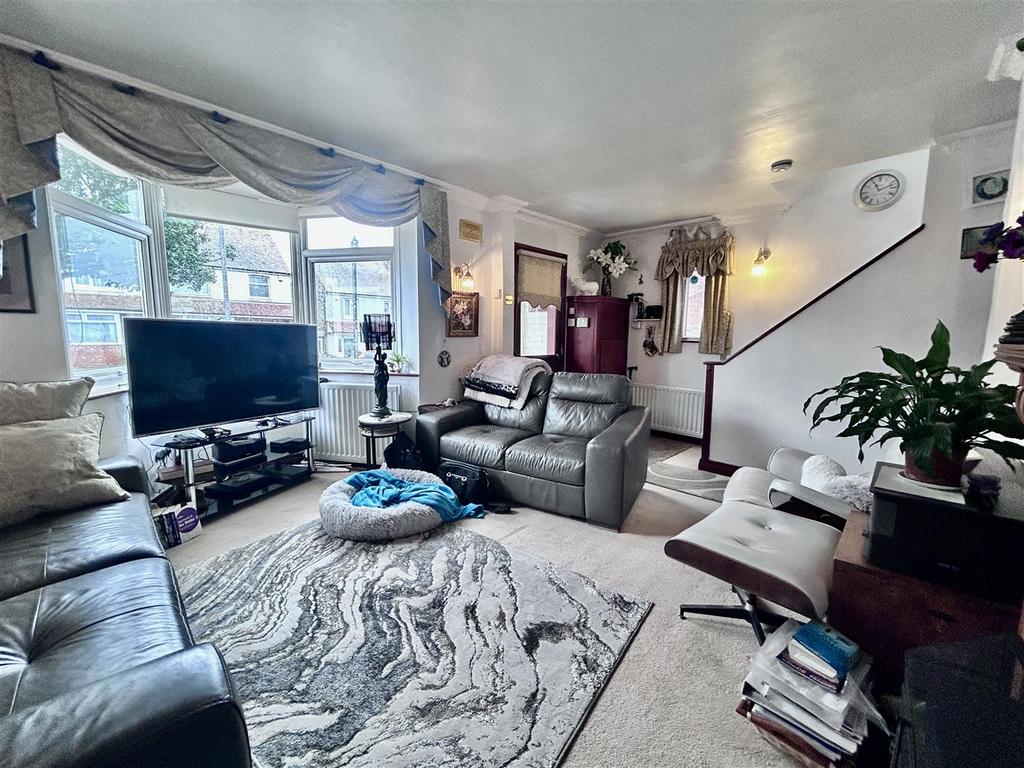Arlington Gardens, Margate, CT9 3 bed semidetached house for sale £