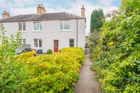 16b Abbot Crescent, Perth, PH2 0HE