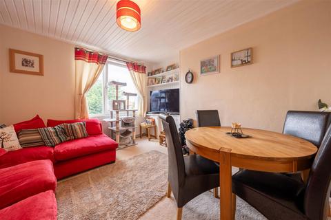 16b Abbot Crescent, Perth, PH2 0HE