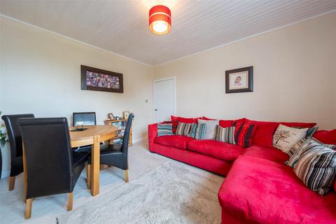 16b Abbot Crescent, Perth, PH2 0HE