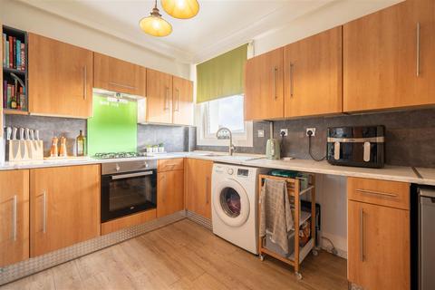 16b Abbot Crescent, Perth, PH2 0HE