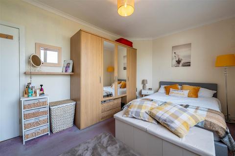 16b Abbot Crescent, Perth, PH2 0HE