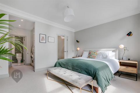 4 bedroom house for sale, Lavenham Road, London