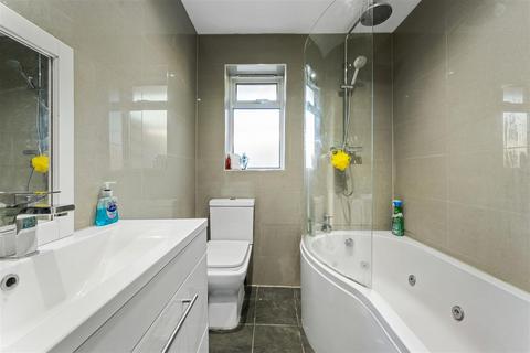 2 bedroom detached bungalow for sale, St. Lukes Close, London