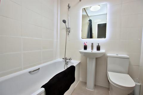8 Shelley Close, Borehamwood, WD6 2AU