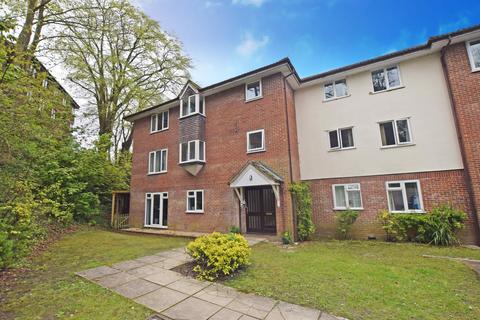 1 bedroom apartment for sale, Ferndown Court, Dickers Lane, Alton, Hampshire, GU34