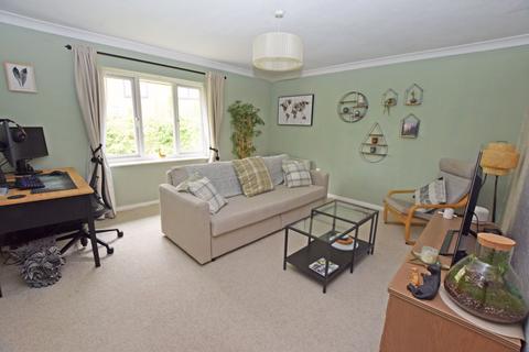 1 bedroom apartment for sale, Ferndown Court, Dickers Lane, Alton, Hampshire, GU34