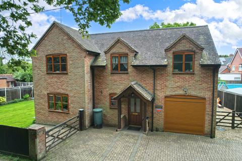 River End Cottage River Row, Farnham, GU9 8UA
