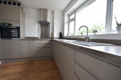 41 Middlefield, Farnham, GU9 8QA