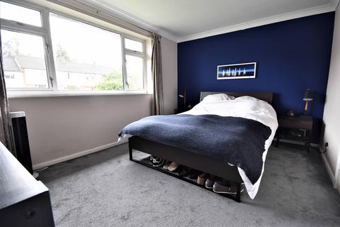 41 Middlefield, Farnham, GU9 8QA