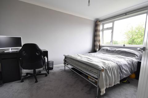 41 Middlefield, Farnham, GU9 8QA