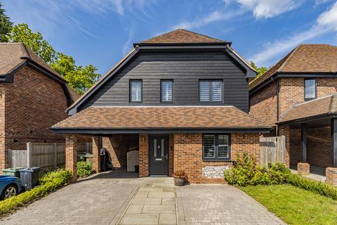 4 bedroom detached house for sale, Hunterswood, Liphook, Hampshire, GU30