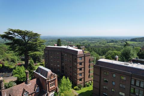 2 bedroom apartment for sale, Lythe Hill Park, Haslemere, Surrey, GU27