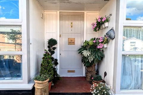 21 Lower Street, Haslemere, GU27 2NY