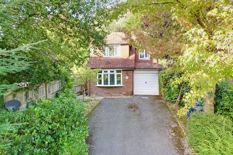 3 bedroom detached house for sale, Weysprings, Haslemere, Surrey, GU27