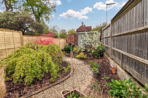 12 Popes Mead, Haslemere, GU27 2AR