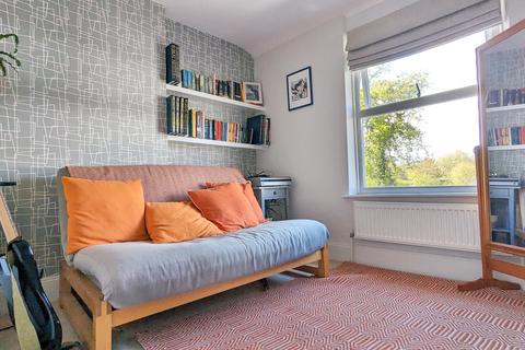 12 Popes Mead, Haslemere, GU27 2AR
