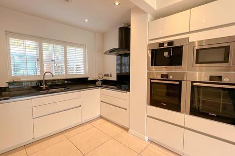 4 bedroom semi-detached house to rent, Broadoak End, Hertford