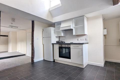 2 bedroom apartment for sale, Petworth Road, Haslemere, Surrey, GU27