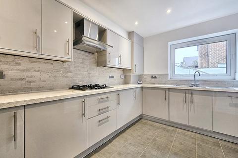 3 bedroom terraced house to rent, West Street, Haslemere, Surrey, GU27