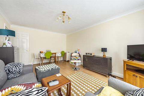 2 bedroom apartment to rent, London Road, St. Albans