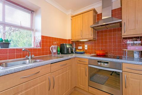 2 bedroom apartment for sale, Hurworth Avenue, Langley SL3