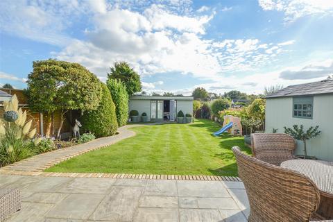 2 bedroom detached bungalow for sale, Greenway, Romford