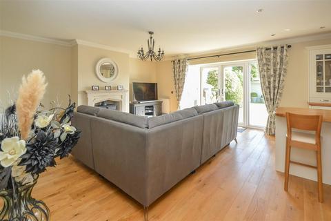 2 bedroom detached bungalow for sale, Greenway, Romford