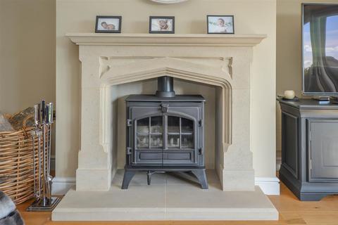 44 Greenway, Romford, RM3 0HH