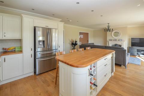 44 Greenway, Romford, RM3 0HH