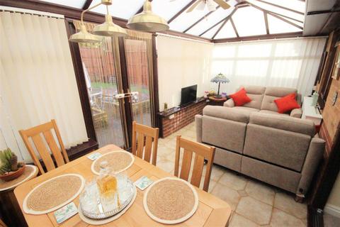 2 bedroom detached bungalow for sale, Johnsons Grove, Oldbury B68