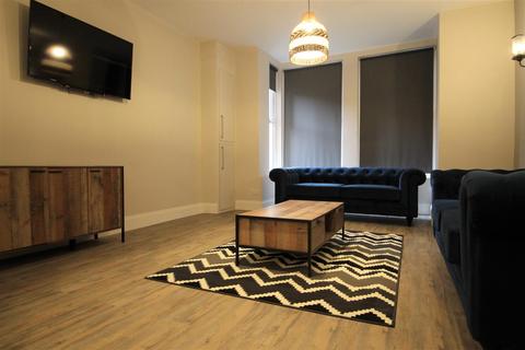 2 bedroom apartment to rent, Cardigan Road, Hyde Park, Leeds, LS6 1EB