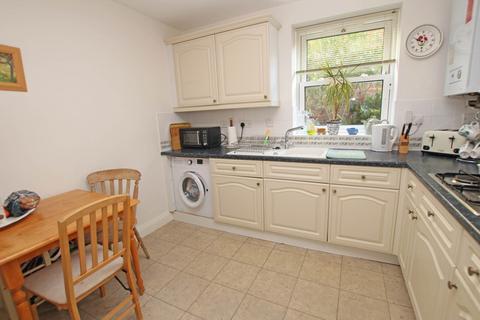 2 bedroom flat for sale, Granville Road, Eastbourne, BN20 7HH