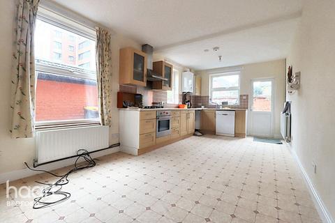 4 bedroom terraced house for sale, Gibbons Road, Bedford