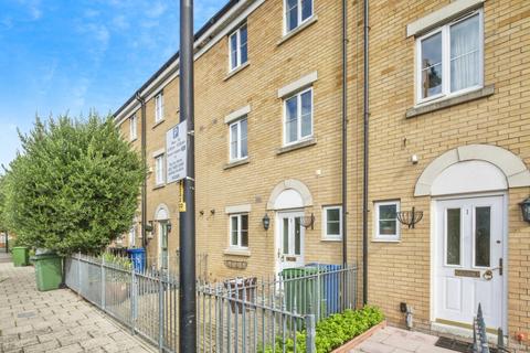 4 bedroom townhouse to rent, Macfarland Grove London SE15