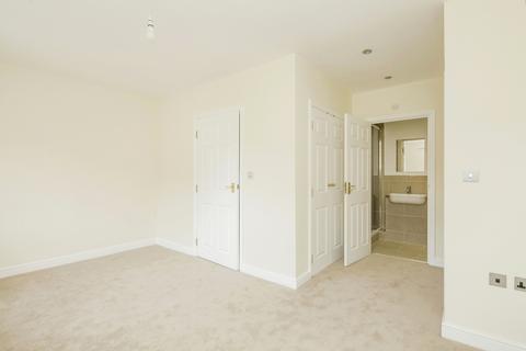 4 bedroom townhouse to rent, Macfarland Grove London SE15