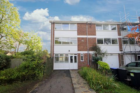 4 bedroom end of terrace house to rent, Bycullah Road, EN2