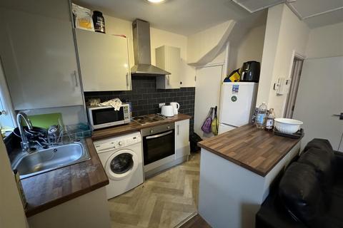 3 bedroom terraced house to rent, Granby Grove, Headingley, Leeds, LS6 3BE