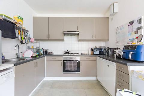 2 bedroom flat for sale, Evelyn Road, Silvertown, London, E16