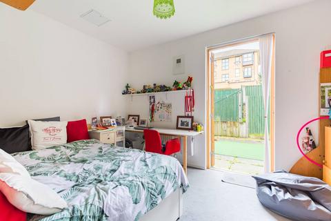 2 bedroom flat for sale, Evelyn Road, Silvertown, London, E16