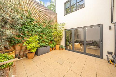 4 bedroom terraced house for sale, Featherstone Mews, East Dulwich, London, SE22