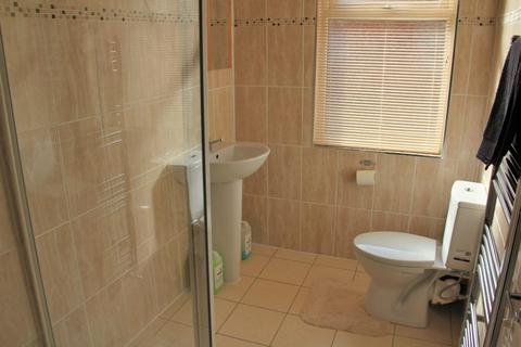 3 bedroom terraced house to rent, Meadow View, Hyde Park, Leeds, LS6 1JQ