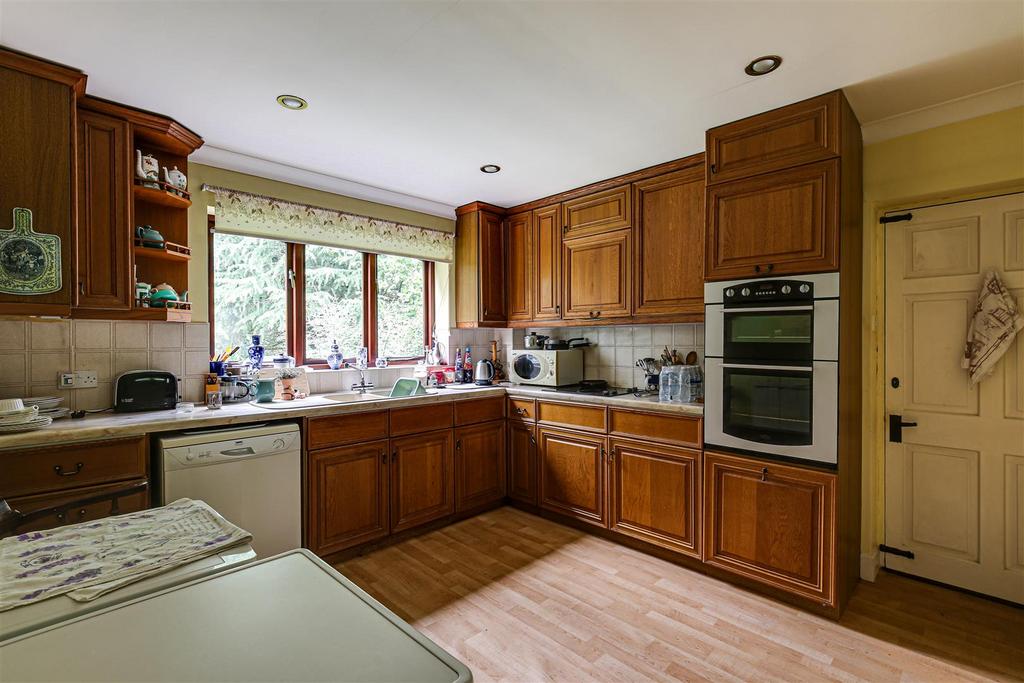 8 Kitchen Breakfast Room.jpg