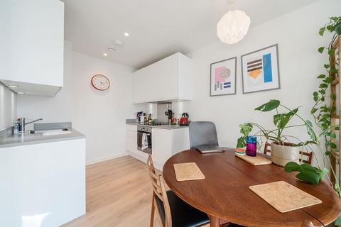 1 bedroom flat for sale, Varcoe Road, London, SE16