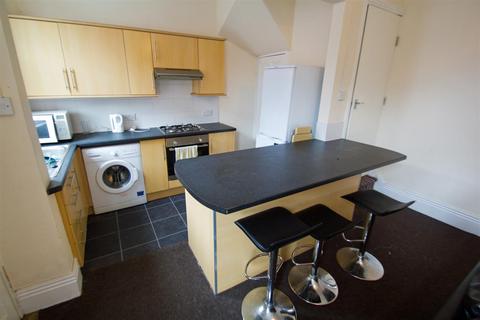 3 bedroom terraced house to rent, Thornville Mount, Hyde Park, Leeds, LS6 1JX