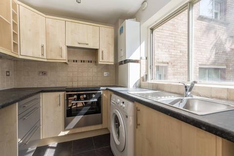 Studio to rent, Grenville Court, Ealing, London, W13