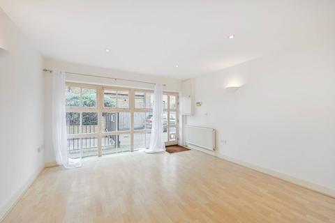 3 bedroom mews to rent, Marylebone Gardens, East Sheen, Richmond, TW9