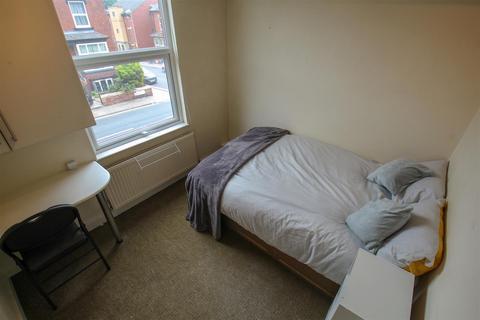 3 bedroom terraced house to rent, Trelawn Avenue, Headingley, Leeds, LS6 3JN