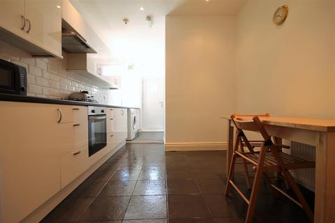 6 bedroom terraced house to rent, St Georges Terrace, Jesmond