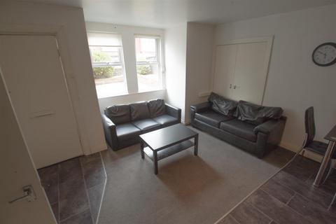 3 bedroom terraced house to rent, Wrangthorn Avenue, Hyde Park, Leeds, LS6 1HE